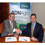 Foto de Cajamar y Asmava firman un acuerdo para favorecer la modernizaci�n del campo