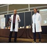 Picture of The captive magic to the teenage public to celebrate the day of the chemicals