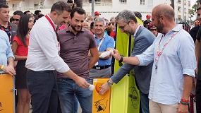 Foto de El alcalde de Cullera y el presidente de la Diputación de Valencia apoyan el reciclaje de bombillas en la salida de la Vuelta Ciclista