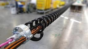 Foto de Cables de varias toneladas guiados por una cadena portacables Igus de montaje rápido