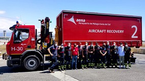 Foto de Cuatro conjuntos con grúa y polibrazo Palfinger para el equipo de bomberos de AENA