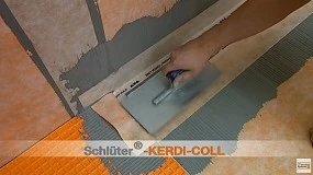 Foto de Colocao de tijoleira em chuveiros com escoamento em linha instalao na parede (vdeo)