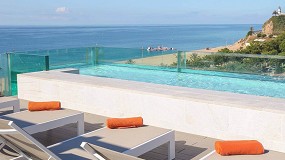 Foto de Vidresif contribuye con sus vidrios multilaminados en la construcción de una piscina de hotel