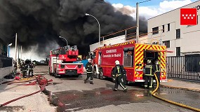 Foto de Grave incendio en la industria cárnica obliga a evacuar al personal y desalojar naves adyacentes