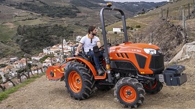 Foto de Kubota refuerza su gama de tractores compactos con el LX-351 DM