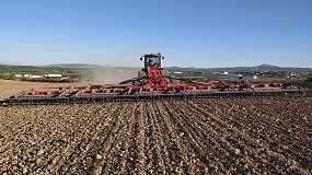 Foto de VILA entrega en Navarra un espectacular cultivador arrastrado de 15 metros de anchura