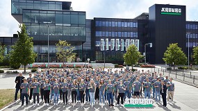 Foto de 106 nuevos aprendices y estudiantes universitarios en la planta de Arburg