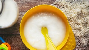 Foto de Filtrar pasta de arroz para elaborar cereales para bebés