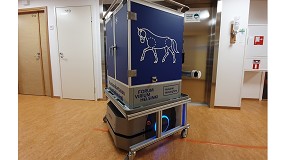 Foto de Un robot móvil de Omron automatiza la distribución de alimentos durante una prueba piloto en un centro para personas mayores
