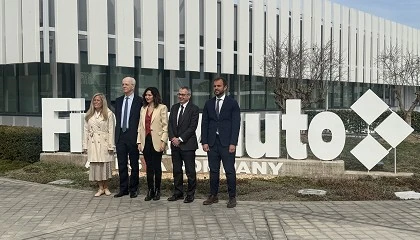Foto de La presidenta de la Comunidad de Madrid visita las nuevas instalaciones de Finanzauto