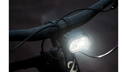 Foto de Avinox lanza su luz delantera con control inalámbrico