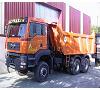 Camion dumper con grua Foto