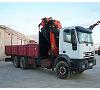 Camion con grua hidraulica Foto