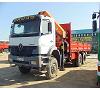 Camion con grua hidraulica Foto