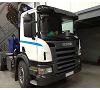 Cabeza tractora con grua Scania P420 + PM 35528 SP Foto