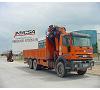 Camion con grua hidraulica Foto