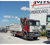 Camion con grua hidraulica Foto