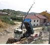 camion basculante con grua Foto