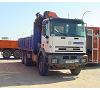 Camion con grua hidraulica Foto