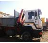 Camion caja abierta con grua Foto