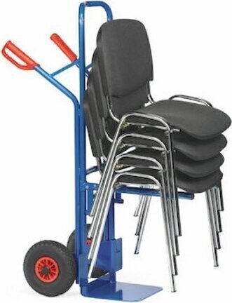 Foto de Carretillas de mano para transportar sillas