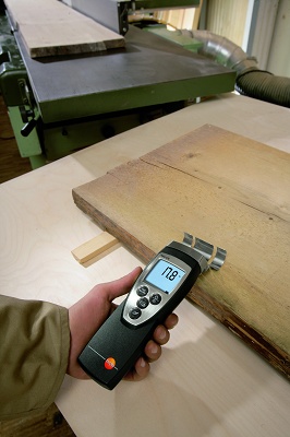 Foto de Instrumento de medición y sonda de humedad en materiales