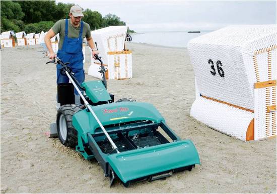 Foto de Equipos para limpieza de playas
