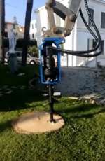 [es] Destoconadora vertical hidráulica – acoplada a miniexcavadora