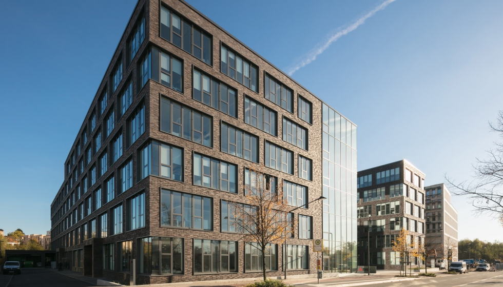 Sede central de mitsubishi electric europe realizada por kresings ... Imágenes salas modernas con leed