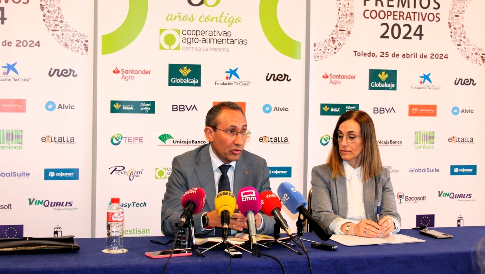 Foto de Las cooperativas de CLM reconocen a Carlos de la Sierra y Cocemfe en premios 2024