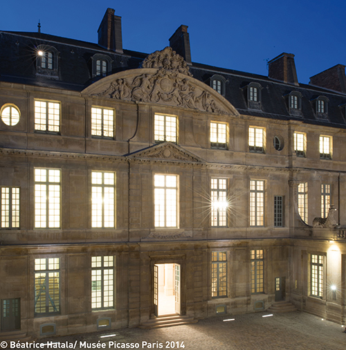 Facade_illumine_Batrice_Hatala_Muse_Picasso_Paris_2014