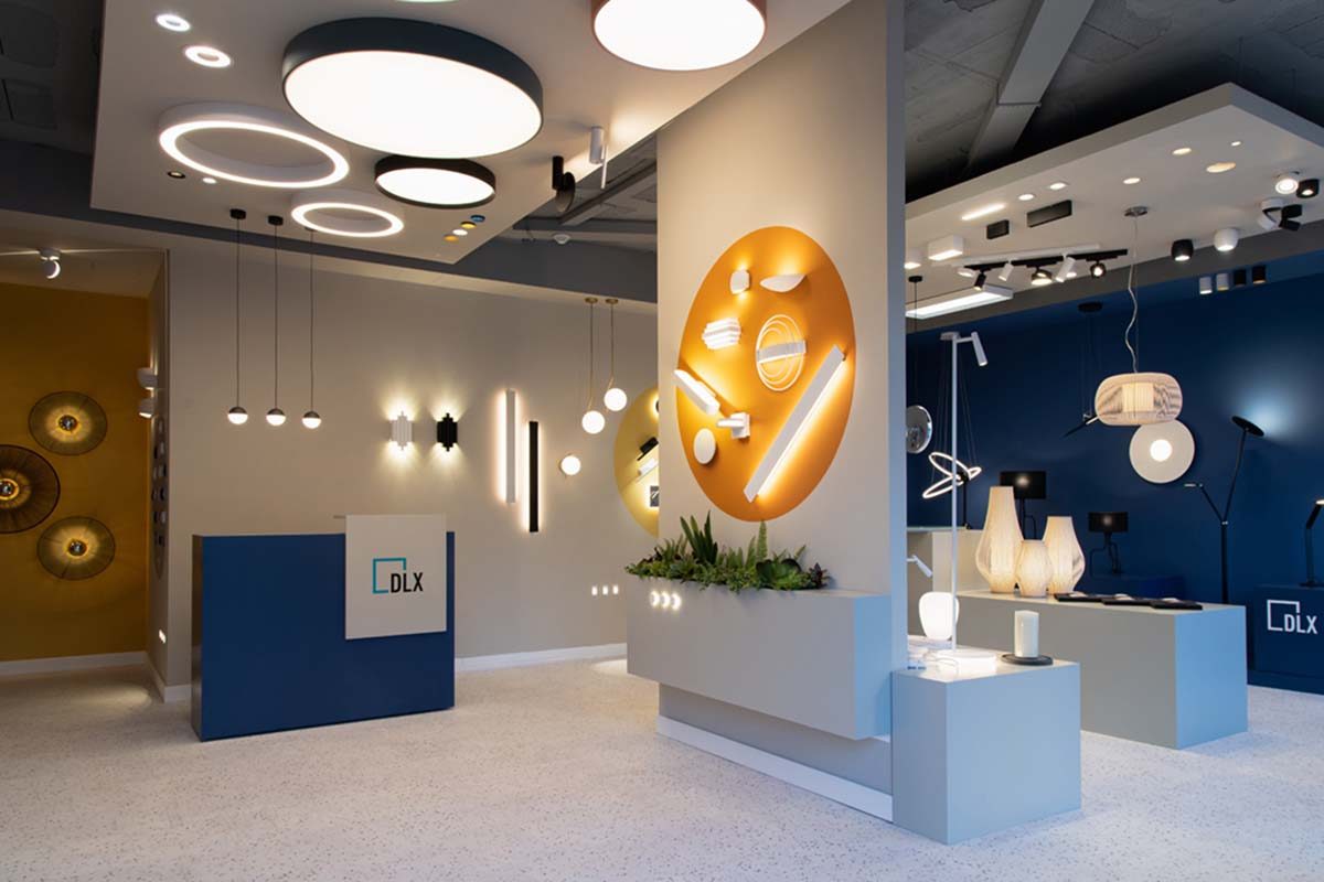 El estudio Quino Prades diseña y proyecta la tienda de iluminación DLX en Mallorca