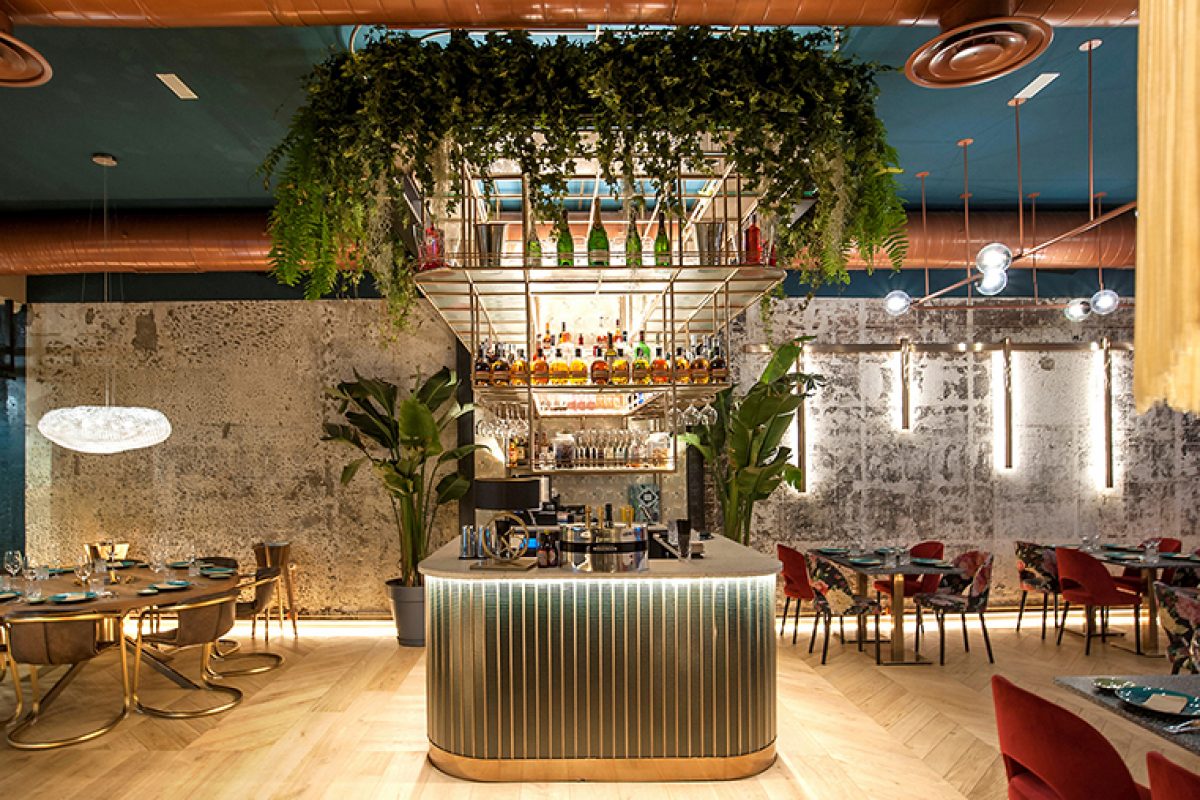 Esencia dominicana en el Saman Lounge Bar. Un proyecto de Mas Arquitectura finalista al Restaurante Europeo mejor diseado