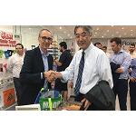 Foto de Hidenori Fujioka, presidente de Roland DG, visita M2M Sistemas