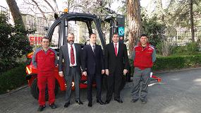 Foto de Linde Material Handling Ib�rica entrega una carretilla t�rmica H40D al Parque de Bomberos de Madrid