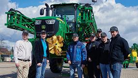 Foto de John Deere premia a sus clientes europeos con dos de sus productos estrella
