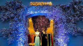 Foto de El papel Curious Metallics Violette viste los escaparates de Pronovias