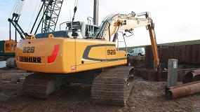 Foto de Una excavadora R 926 de Liebherr trabaja en el acondicionamiento del litoral de la isla de Texel