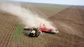 Foto de El tractor ms grande del mundo cultiva una extensin equivalente a 780 campos de ftbol en 24 horas
