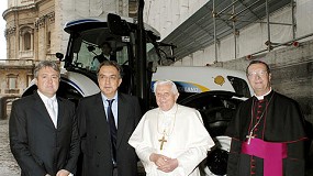 Foto de New Holland dona un tractor al Papa