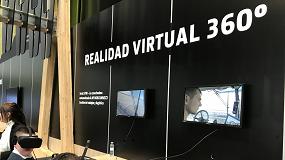 Foto de Un equipo de 100 personas espera a los visitantes en el stand de John Deere