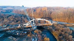 Foto de Dos gras Liebherr demuestran en Polonia las ventajas de trabajar en equipo