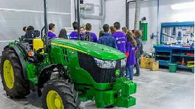 Foto de John Deere participa en un proyecto para reducir el abandono escolar de jvenes en riesgo de exclusin