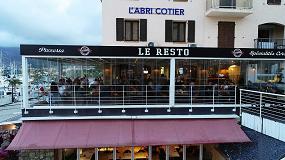 Foto de KE en el restaurante LAbri Ctier, en el puerto de Calvi, en Crcega