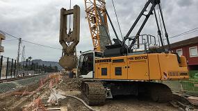 Foto de Cinco generaciones de gras sobre cadenas HS Liebherr trabajan a la vez en las obras del AVE en Murcia