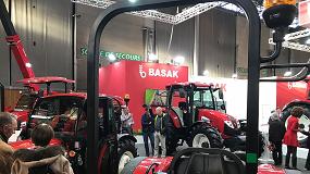 Foto de SIMA 2019: Basak iza la bandera turca en sus tractores