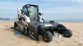 Foto de El limpiador de arena Bobcat combate el peligro del plstico en las playas