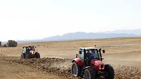 Foto de SDF y su concesionario oficial Lansama Talleres muestran los nuevos tractores Iron