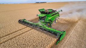 Foto de Nueva cosechadora X9 y plataforma draper de John Deere