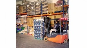 Foto de Toyota Material Handling España dona una carretilla contrapesada eléctrica al Banco de Alimentos